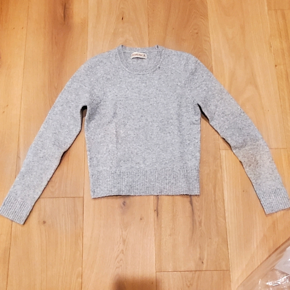 Gray Abercrombie & Fitch Crew Sweater, Size Medium